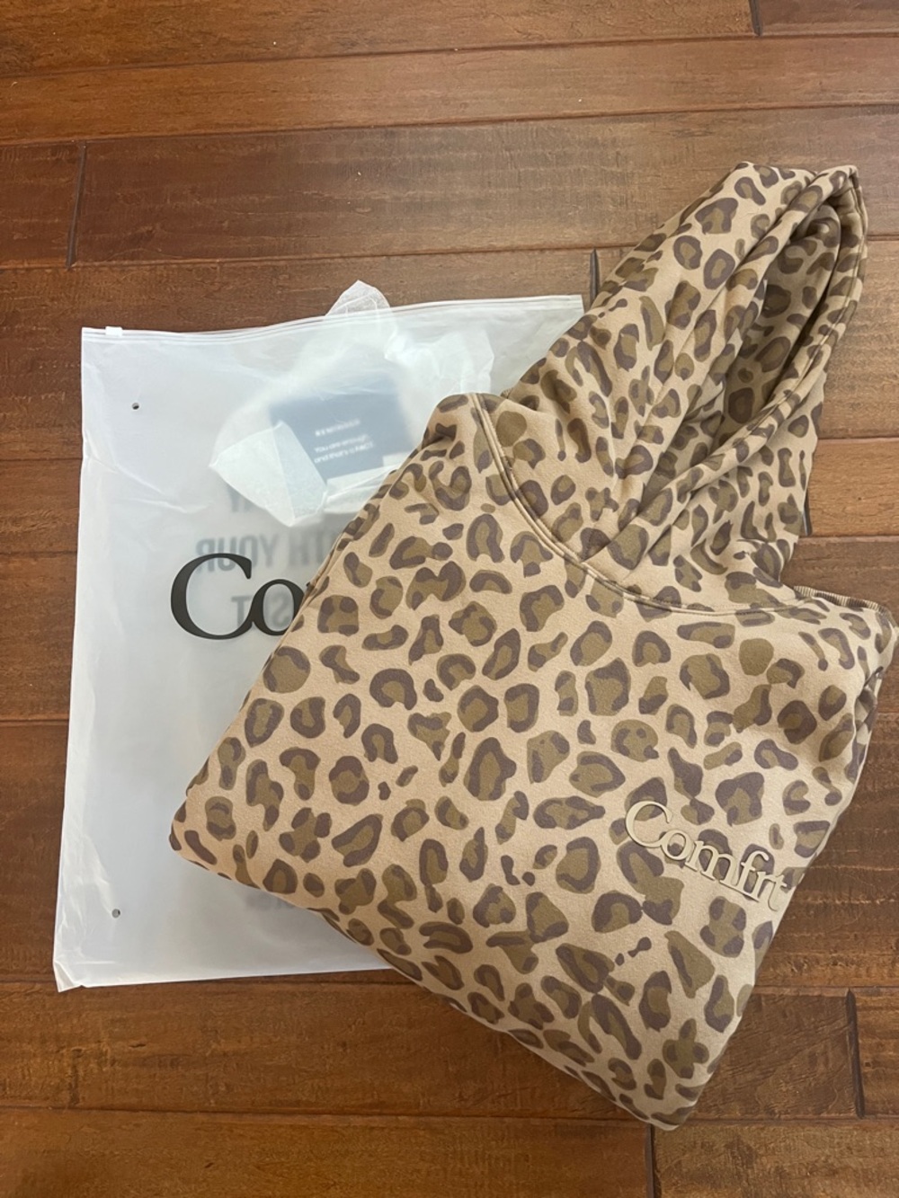 COMFRT NWT Leopard Print Sweathsirt Hoodie- Brown